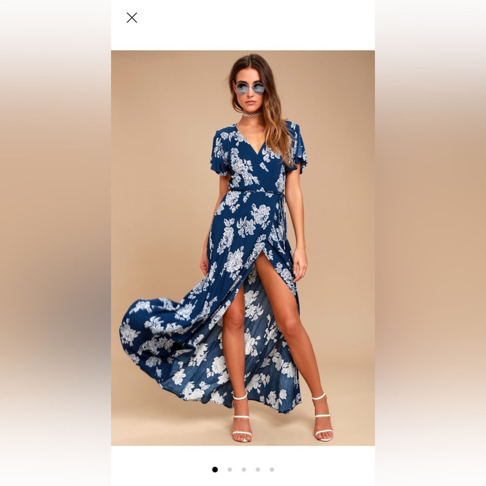 Lulu’s. Navy/floral. Maxi. Ties in the back. Size:medium
